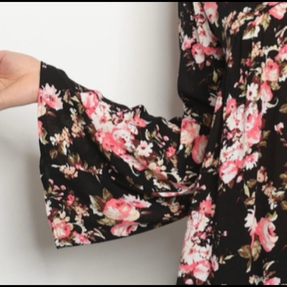 Chris & Carol Bohemian Floral Bell Sleeve Handkerchief Hem Top NWT Small - Picture 7 of 8